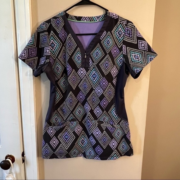Scrub top - Picture 1 of 4